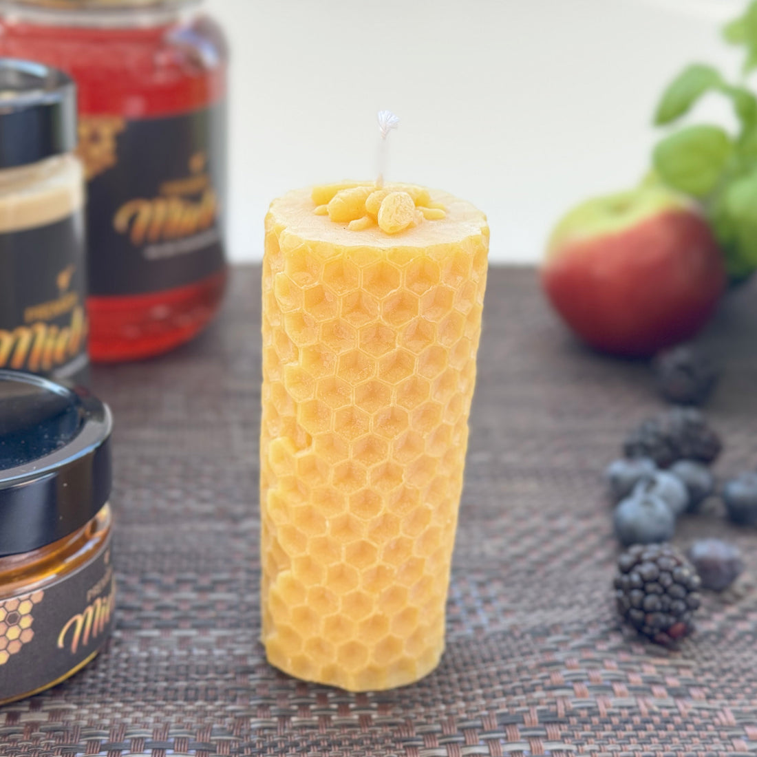 Grande chandelle pilier en nid d’abeille