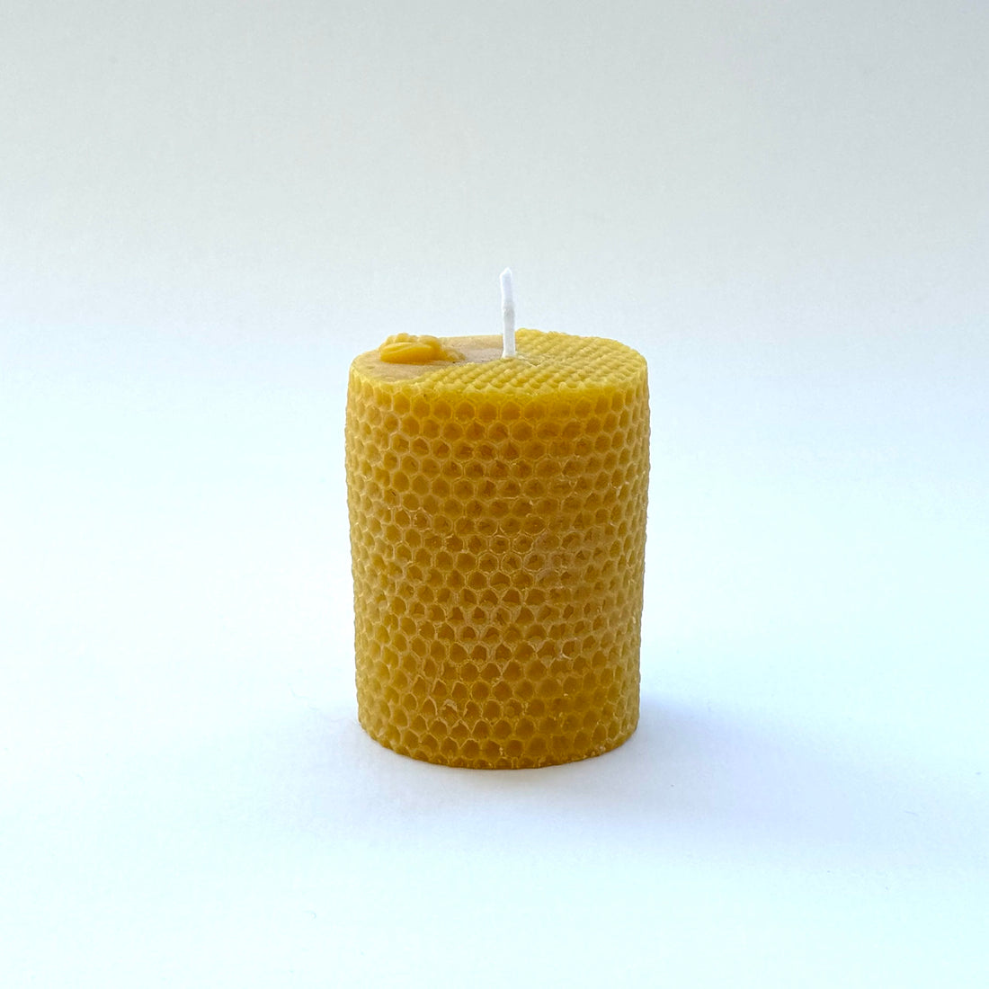 Chandelle Pilier alvéolée en cire d’abeille naturelle