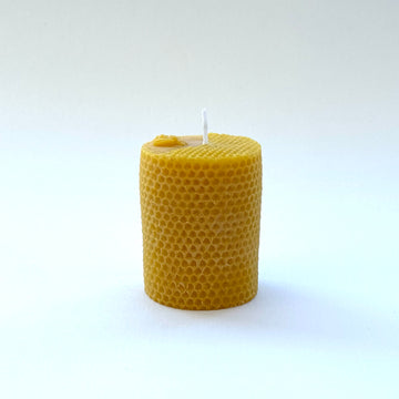 Chandelle Pilier alvéolée en cire d’abeille naturelle