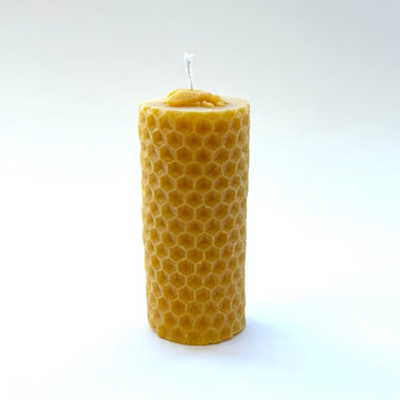Grande chandelle Pilier alvéolée en cire d’abeille naturelle
